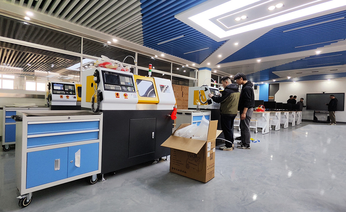 小型數(shù)控車床理實一體化實訓(xùn)室